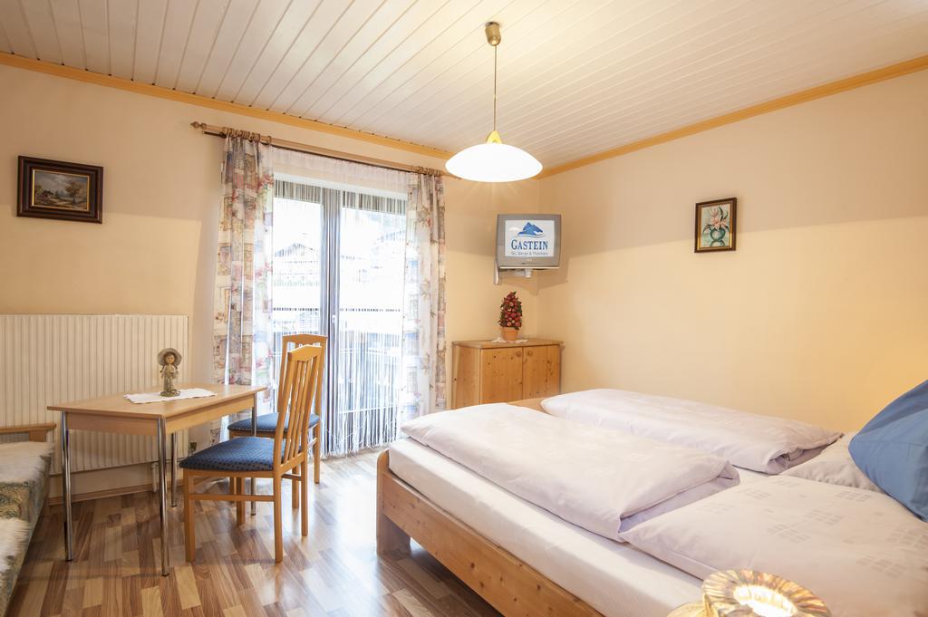 Scheibenhof Farm stay Bad Gastein